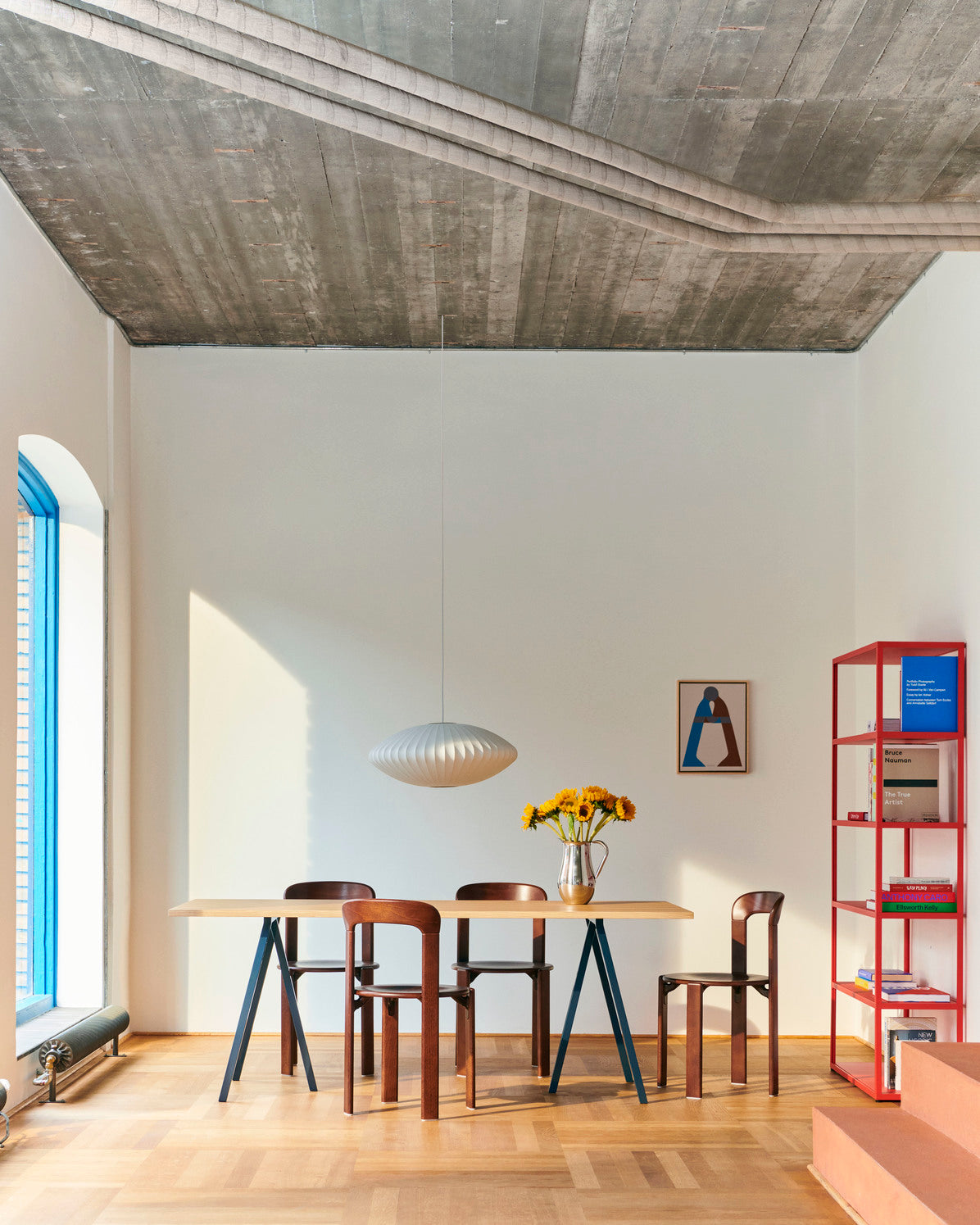 Loop Stand Table – HAY BERLIN